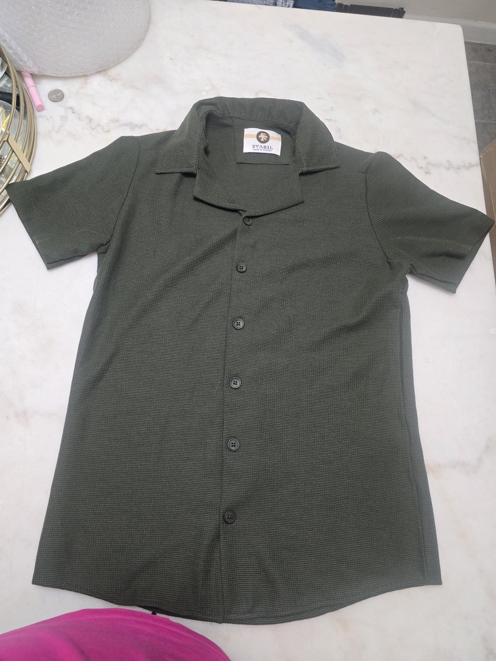 Men’s Short-Sleeve Button Shirt in Olive Green